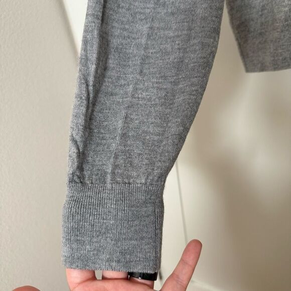 Club Monaco Sweater Womens Sz XL Gray Knit 100% Wool Pullover Contrast Sleeve - Picture 4 of 12